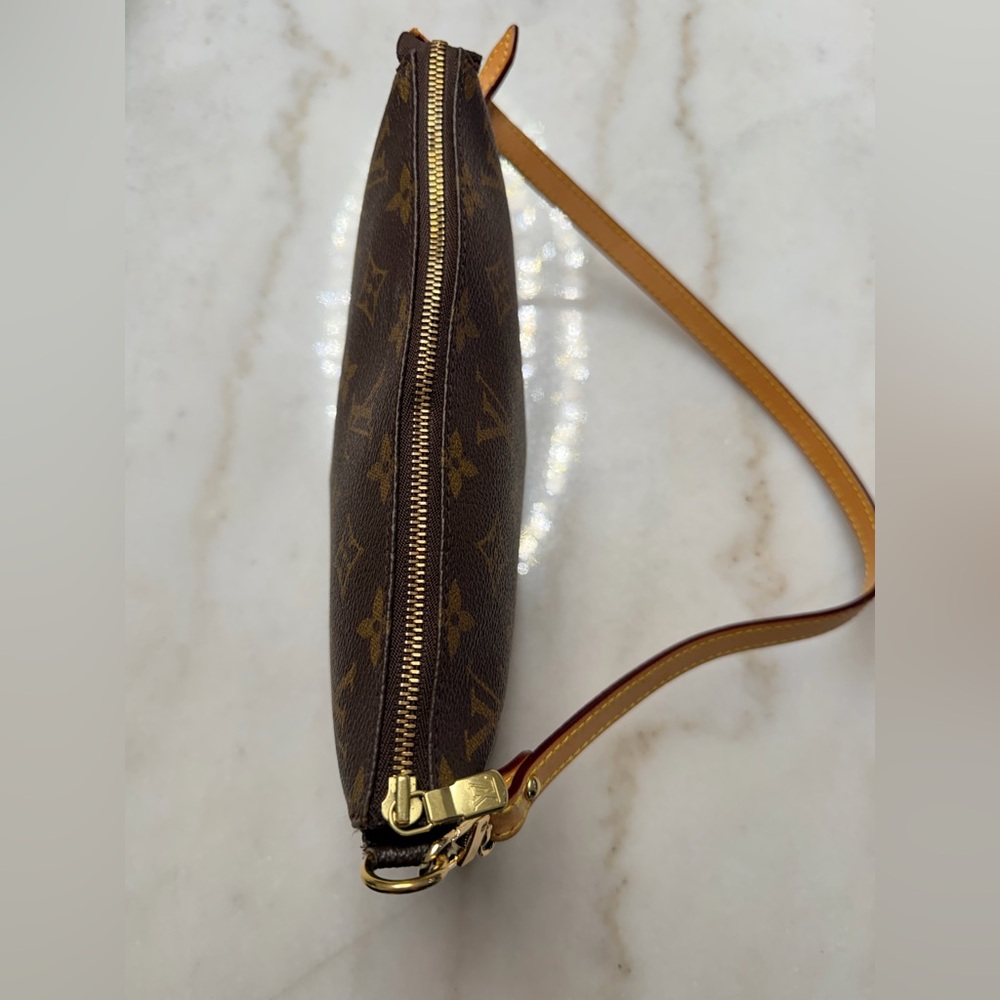 LOUIS VUITTON MONOGRAM POCHETTE - Picture 8 of 8